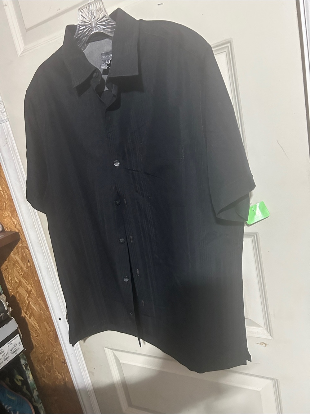 Van Heusen Men’s Black Short-Sleeve Button-Down Shirt OLIMB